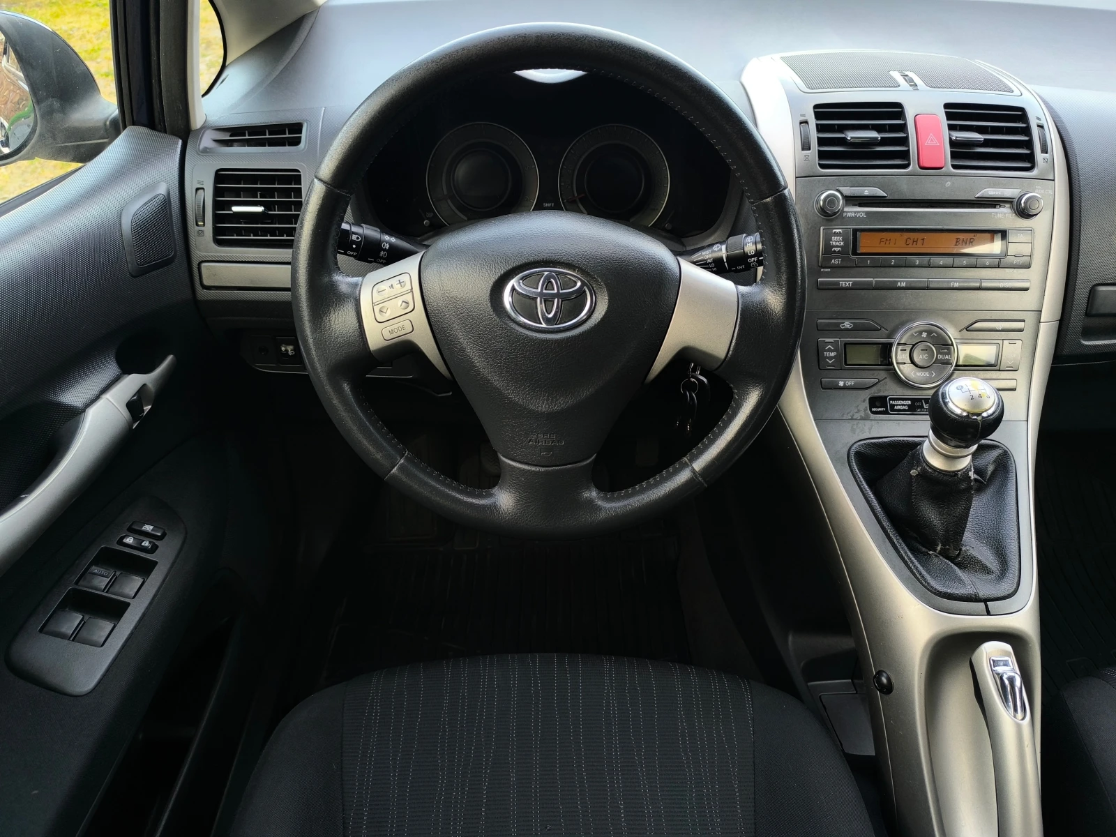 Toyota Auris -2.0D4D-126кс-6 скорости-КЛИМАТРОНИК-ОТЛИЧНА !!!, снимка 11 - Автомобили и джипове - 54758539