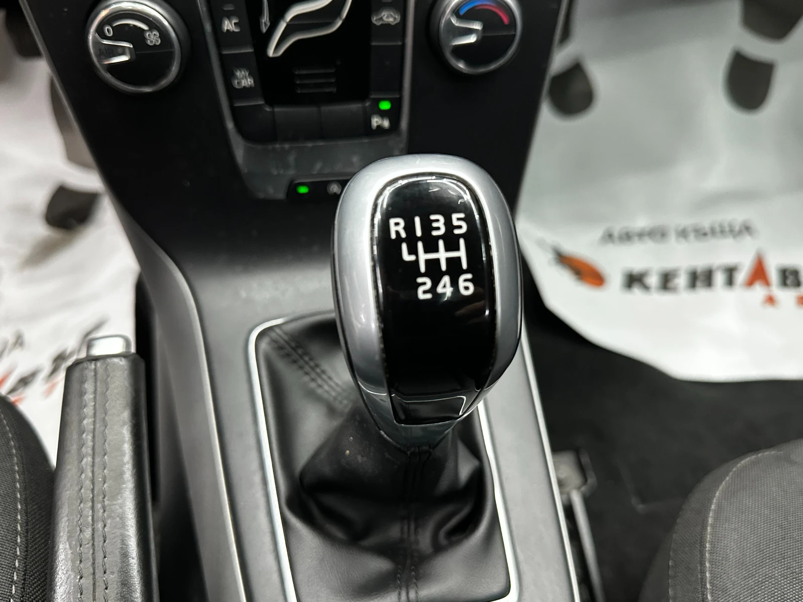 Volvo V40 1.6d 114 к.с., снимка 14 - Автомобили и джипове - 56613912