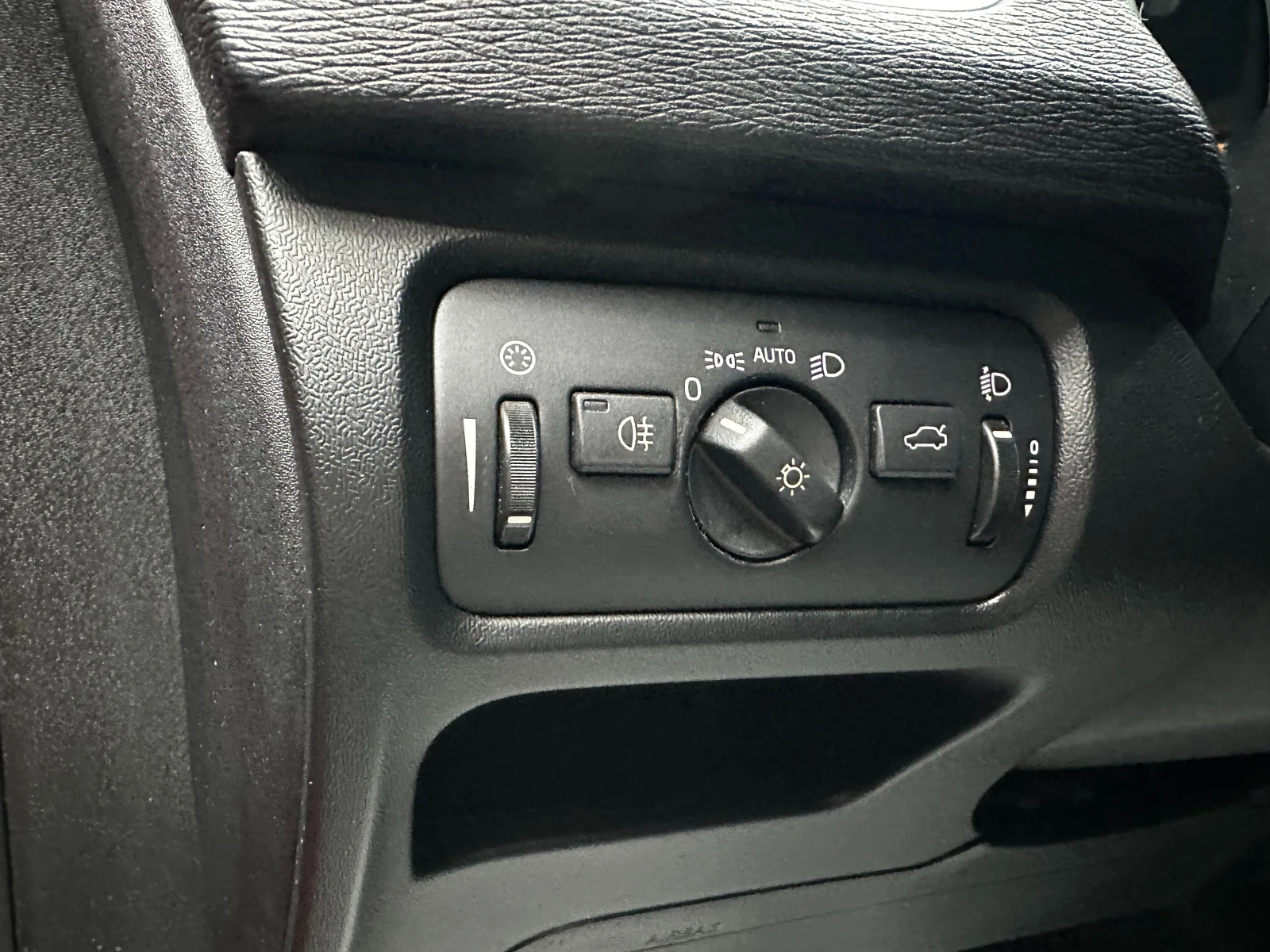 Volvo V40 1.6d 114 к.с., снимка 11 - Автомобили и джипове - 56613912