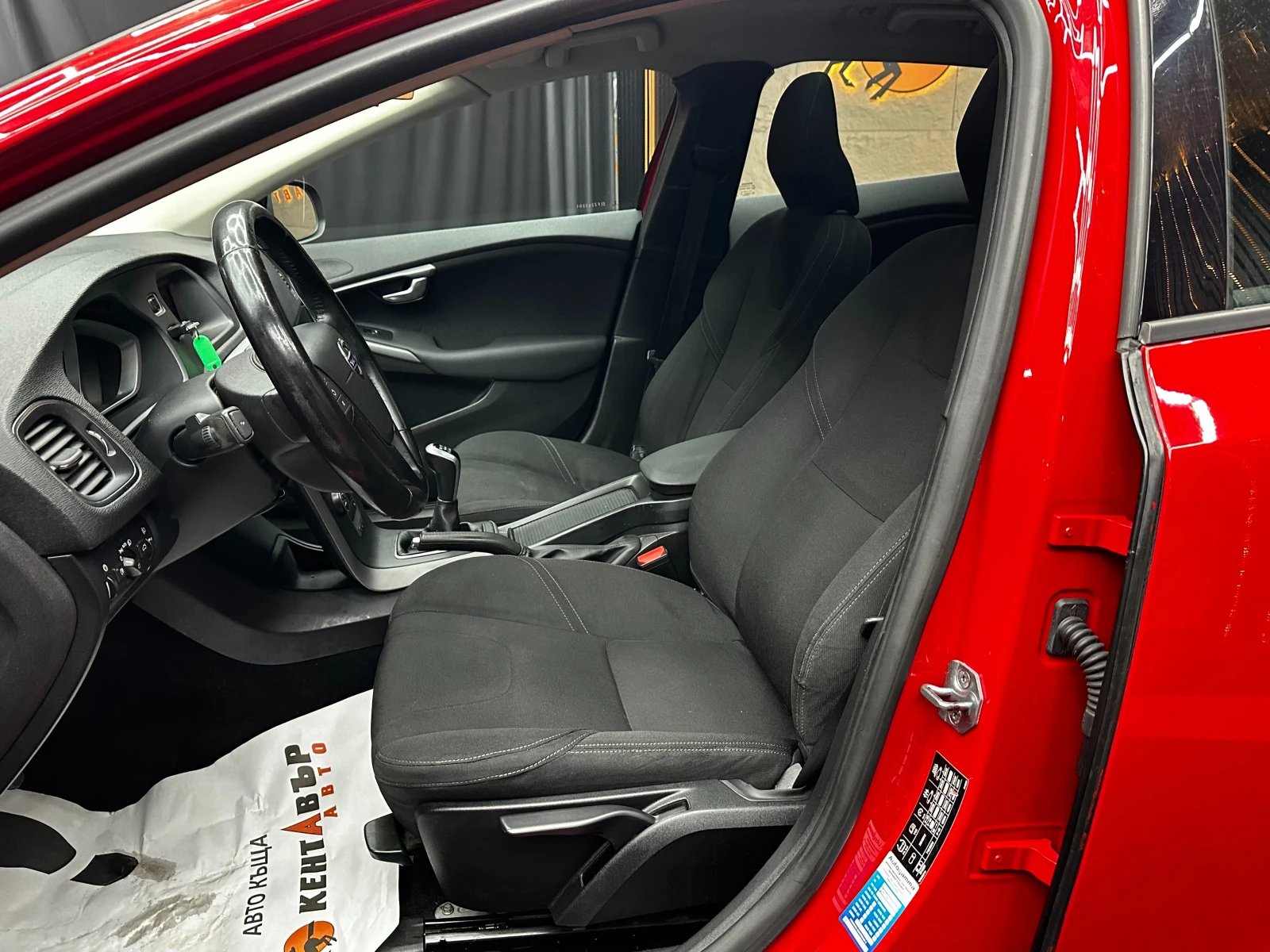 Volvo V40 1.6d 114 к.с., снимка 6 - Автомобили и джипове - 56613912