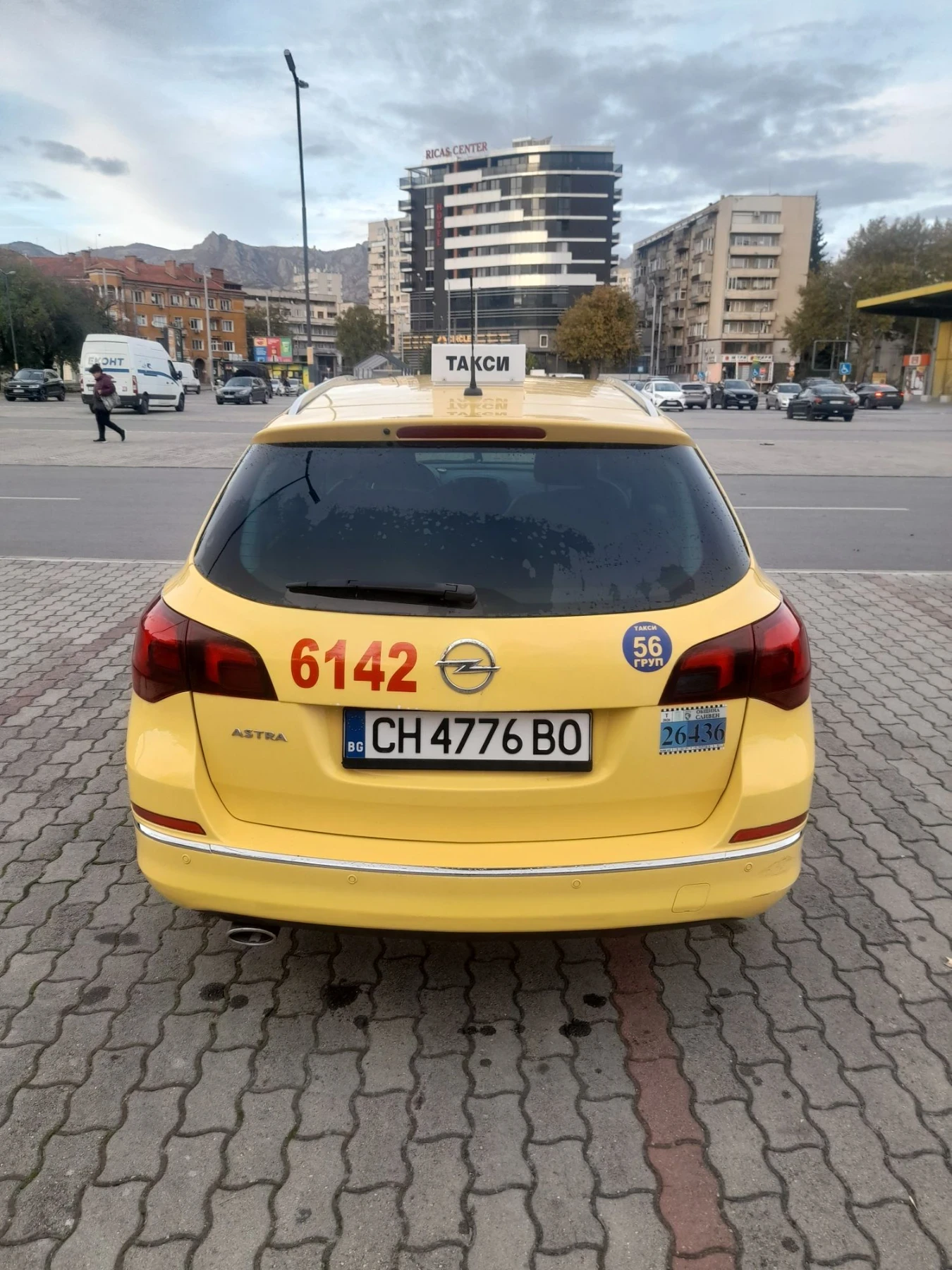 Opel Astra Sports tourer, снимка 2 - Автомобили и джипове - 56728676
