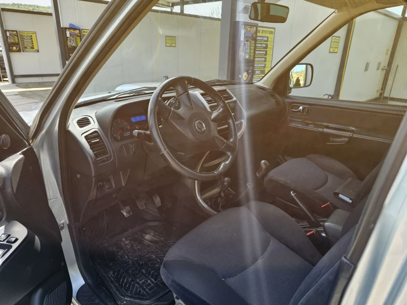 Nissan Terrano 3.0, снимка 8 - Автомобили и джипове - 49931296