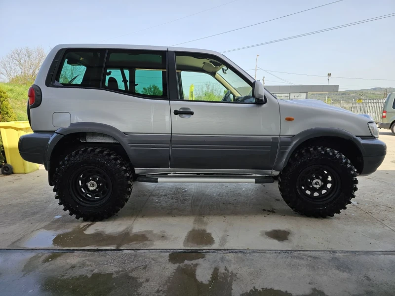 Nissan Terrano 3.0, снимка 3 - Автомобили и джипове - 49931296