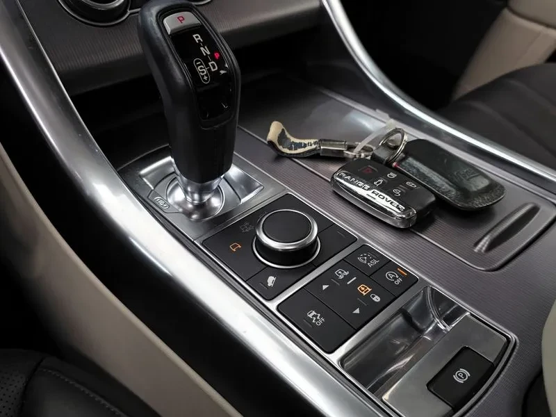 Land Rover Range Rover Sport 3.0, снимка 9 - Автомобили и джипове - 54500050
