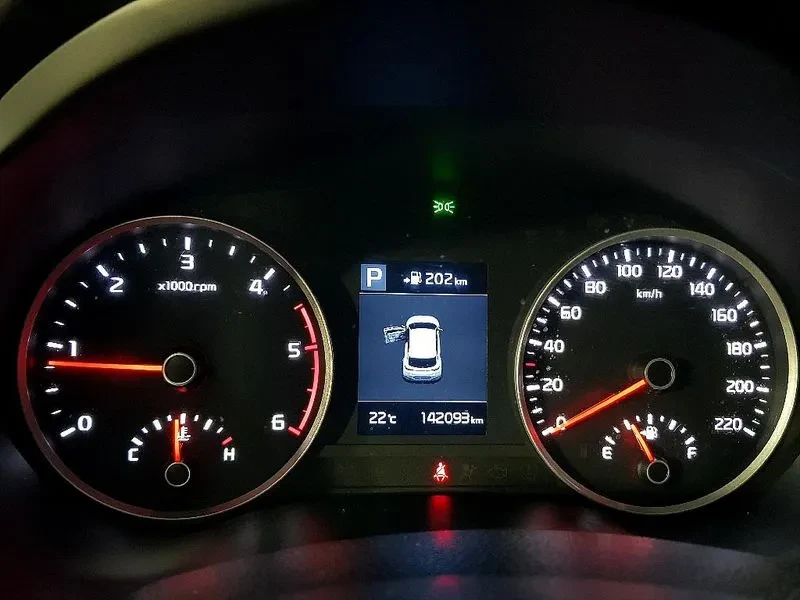 Kia Stonic  1.6 Trendy, снимка 7 - Автомобили и джипове - 55085543