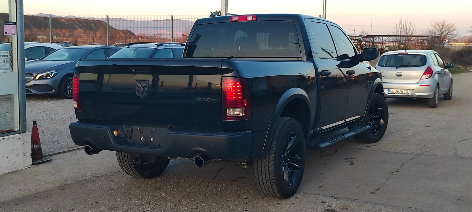 Dodge RAM 1500 CLASSIC 5.7 HEMI CREW-CAB ЧИСТО НОВ!!!, снимка 4 - Автомобили и джипове - 54333024