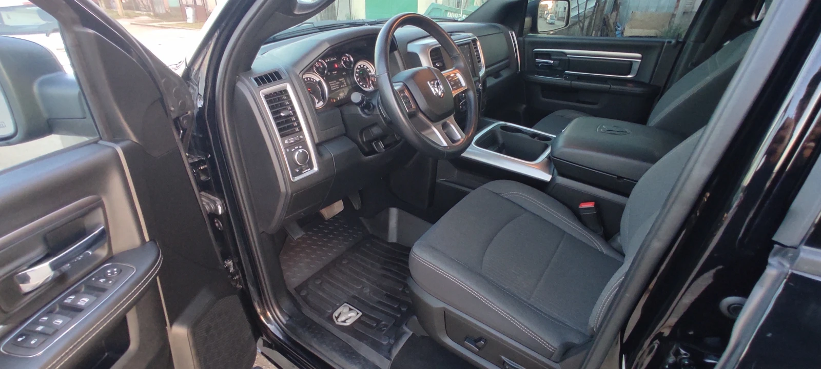 Dodge RAM 1500 CLASSIC 5.7 HEMI CREW-CAB ЧИСТО НОВ!!!, снимка 11 - Автомобили и джипове - 54333024