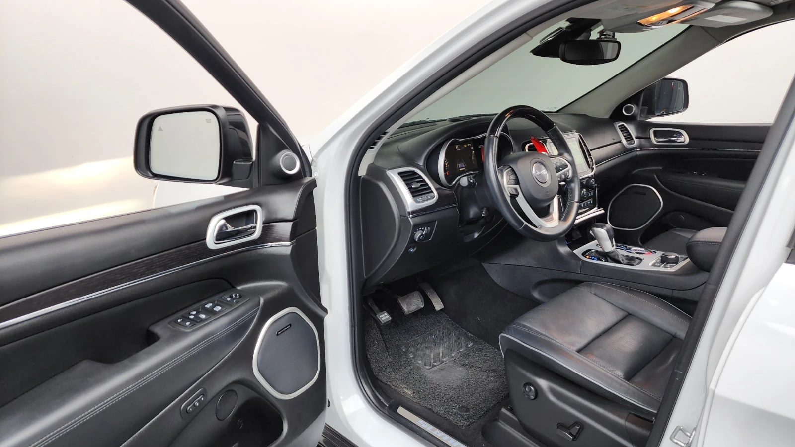Jeep Grand cherokee 3.6 Summit Панорама* DisTronic* Обдухване , снимка 8 - Автомобили и джипове - 54821967