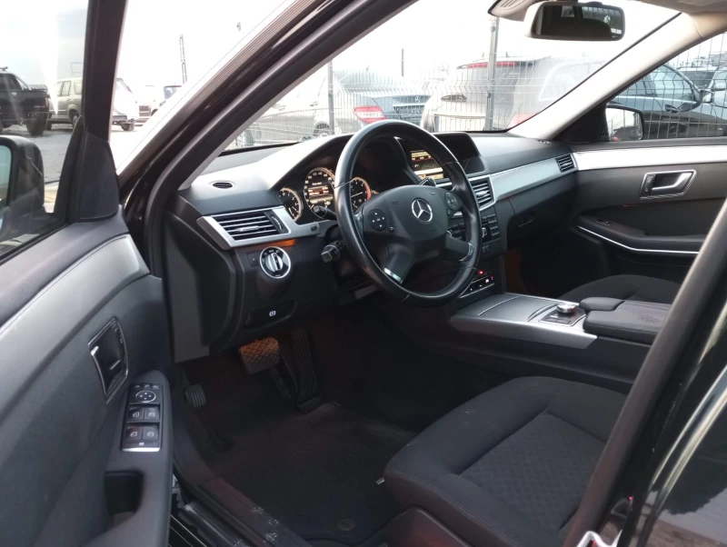 Mercedes-Benz E 250 4Matic, снимка 6 - Автомобили и джипове - 52850781
