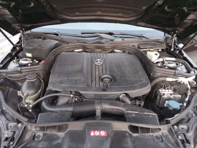 Mercedes-Benz E 250 4Matic, снимка 11 - Автомобили и джипове - 52850781