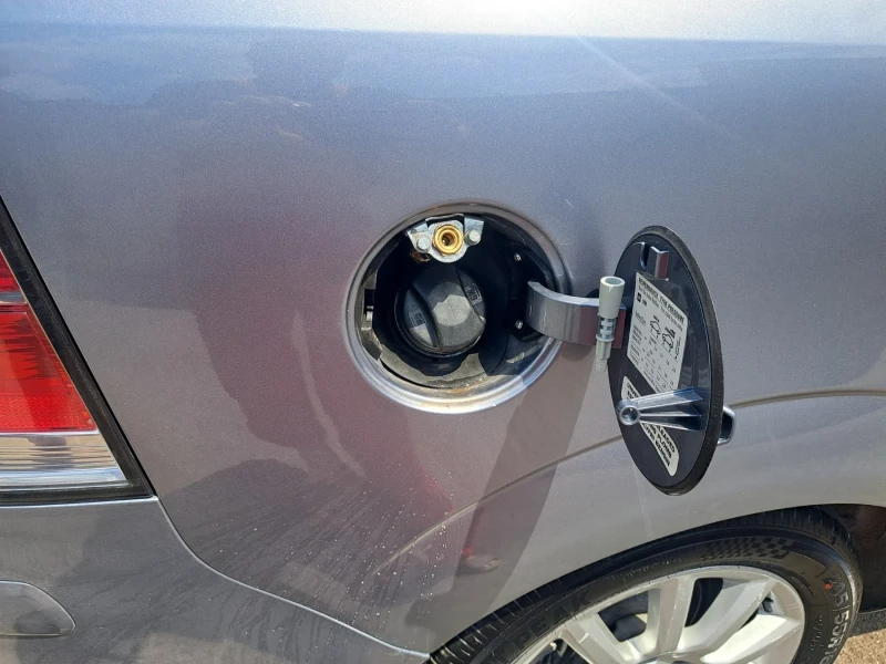 Opel Zafira, снимка 15 - Автомобили и джипове - 52772954