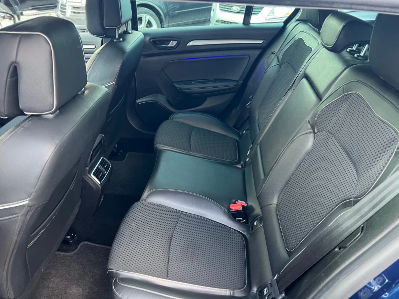 Renault Megane BOSE 1.2* АВТОМАТИК* ШВЕЙЦАРИЯ* FULL LED* , снимка 11 - Автомобили и джипове - 52624383