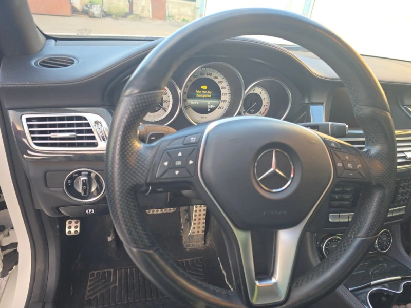 Mercedes-Benz CLS 550 * CARFAX * БЕЗ ПЪРВОНАЧАЛНА ВНОСКА, снимка 8 - Автомобили и джипове - 53146737