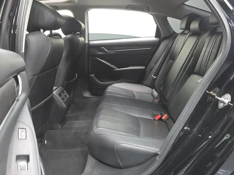Honda Accord 1.5 Turbo, снимка 12 - Автомобили и джипове - 55814935