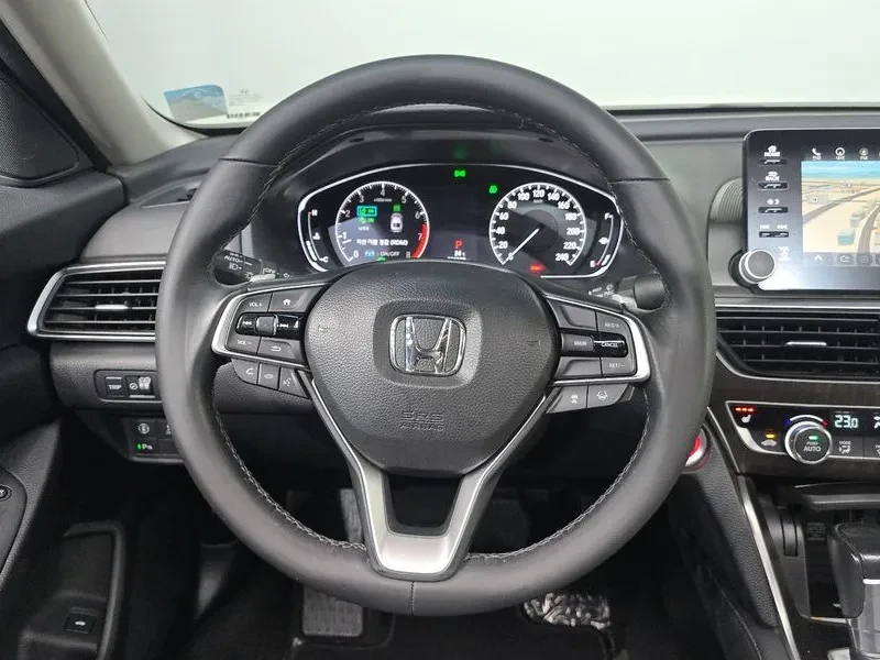 Honda Accord 1.5 Turbo, снимка 13 - Автомобили и джипове - 55814935