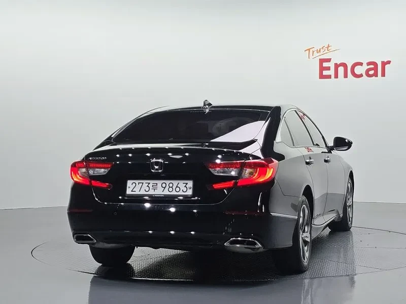 Honda Accord 1.5 Turbo, снимка 4 - Автомобили и джипове - 55814935