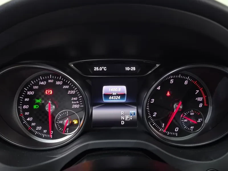 Mercedes-Benz A 200  Amg Line, снимка 8 - Автомобили и джипове - 56225544