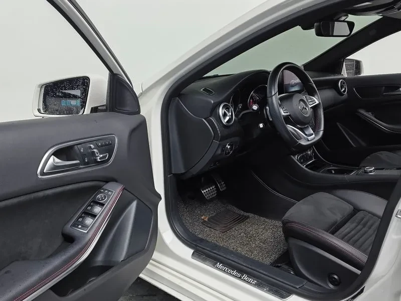 Mercedes-Benz A 200  Amg Line, снимка 10 - Автомобили и джипове - 56225544