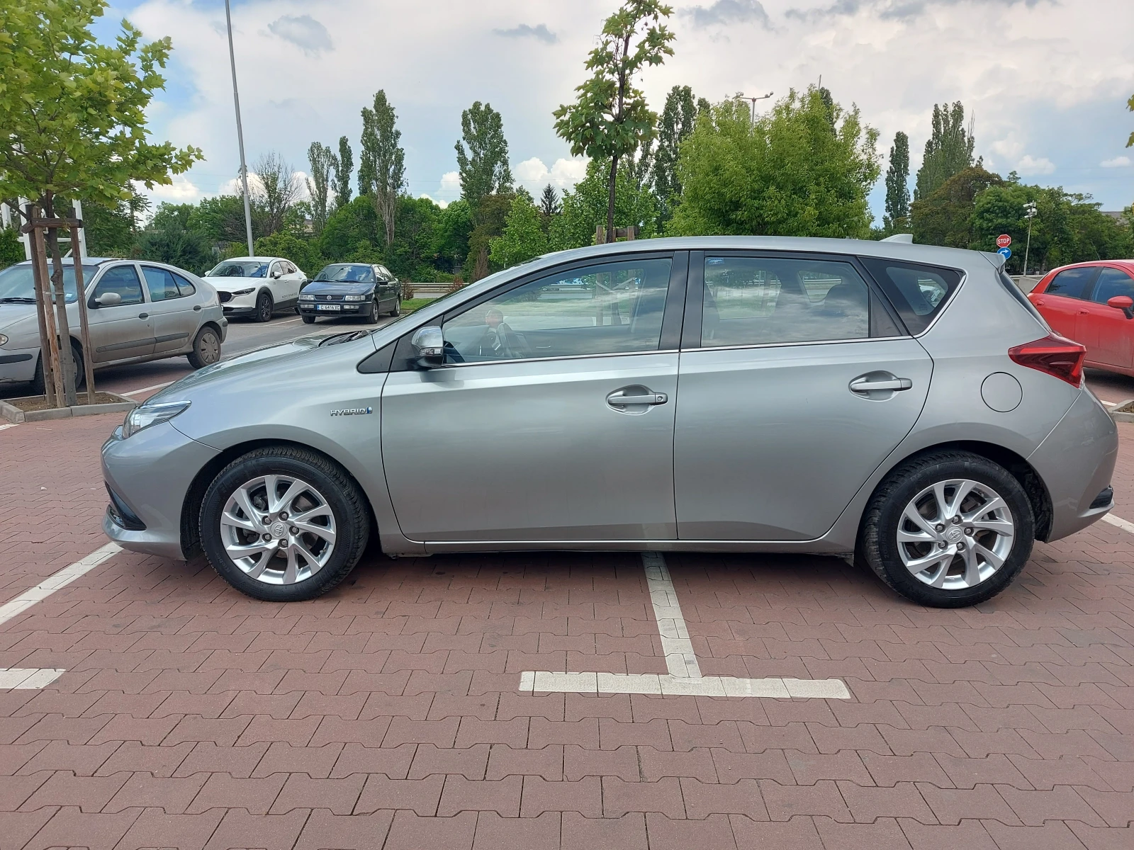 Toyota Auris 1.8i HIBRID Фейс - изображение 6