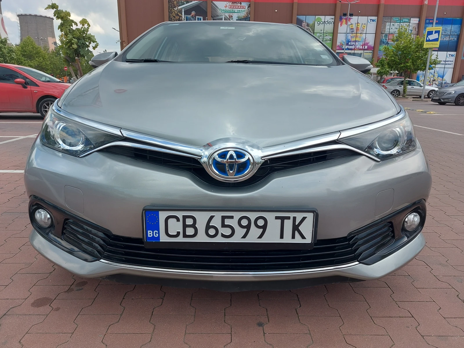 Toyota Auris 1.8i HIBRID Фейс - изображение 2