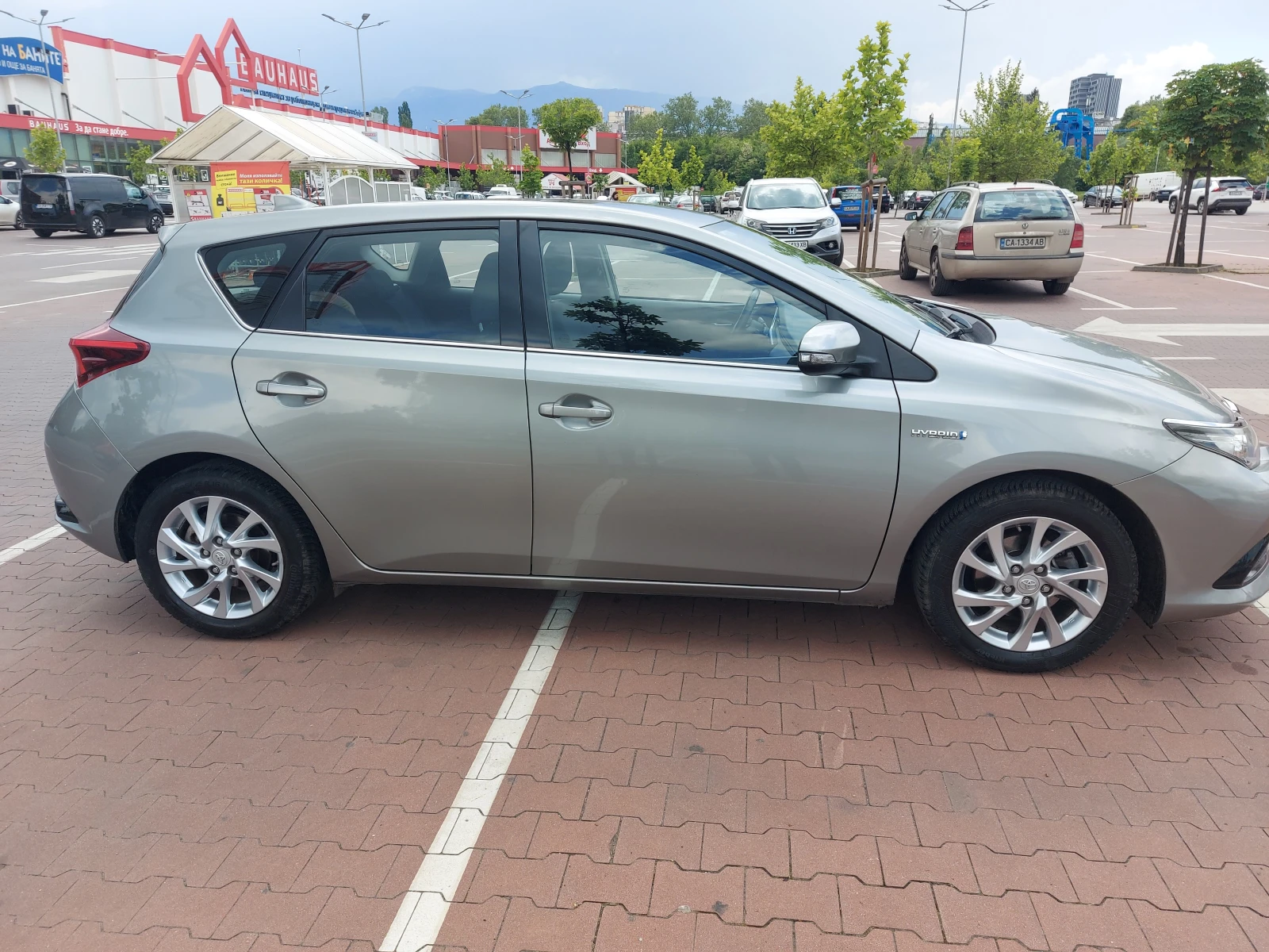 Toyota Auris 1.8i HIBRID Фейс - изображение 5