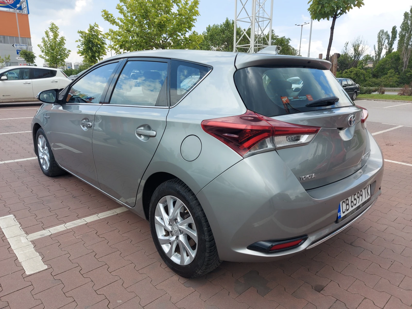 Toyota Auris 1.8i HIBRID Фейс - изображение 7