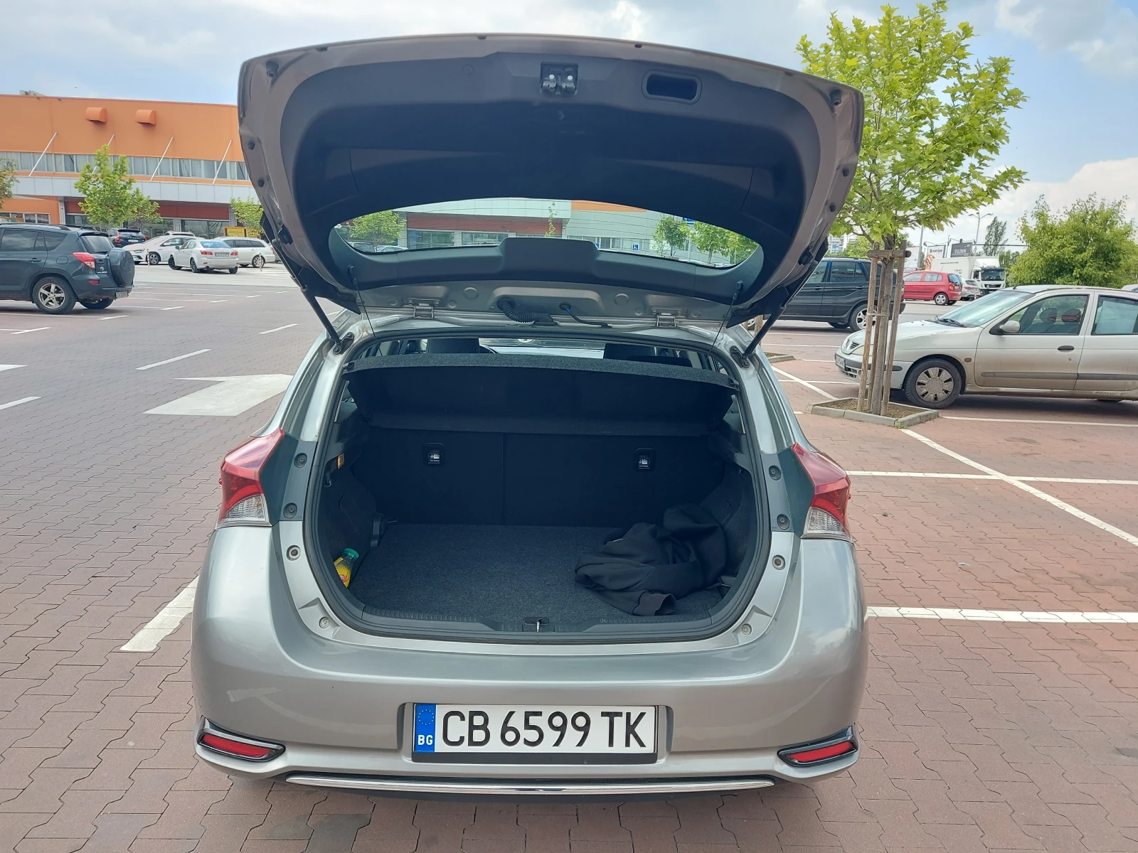 Toyota Auris 1.8i HIBRID Фейс - изображение 9