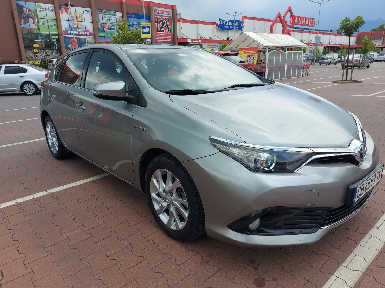 Toyota Auris 1.8i HIBRID Фейс - изображение 4