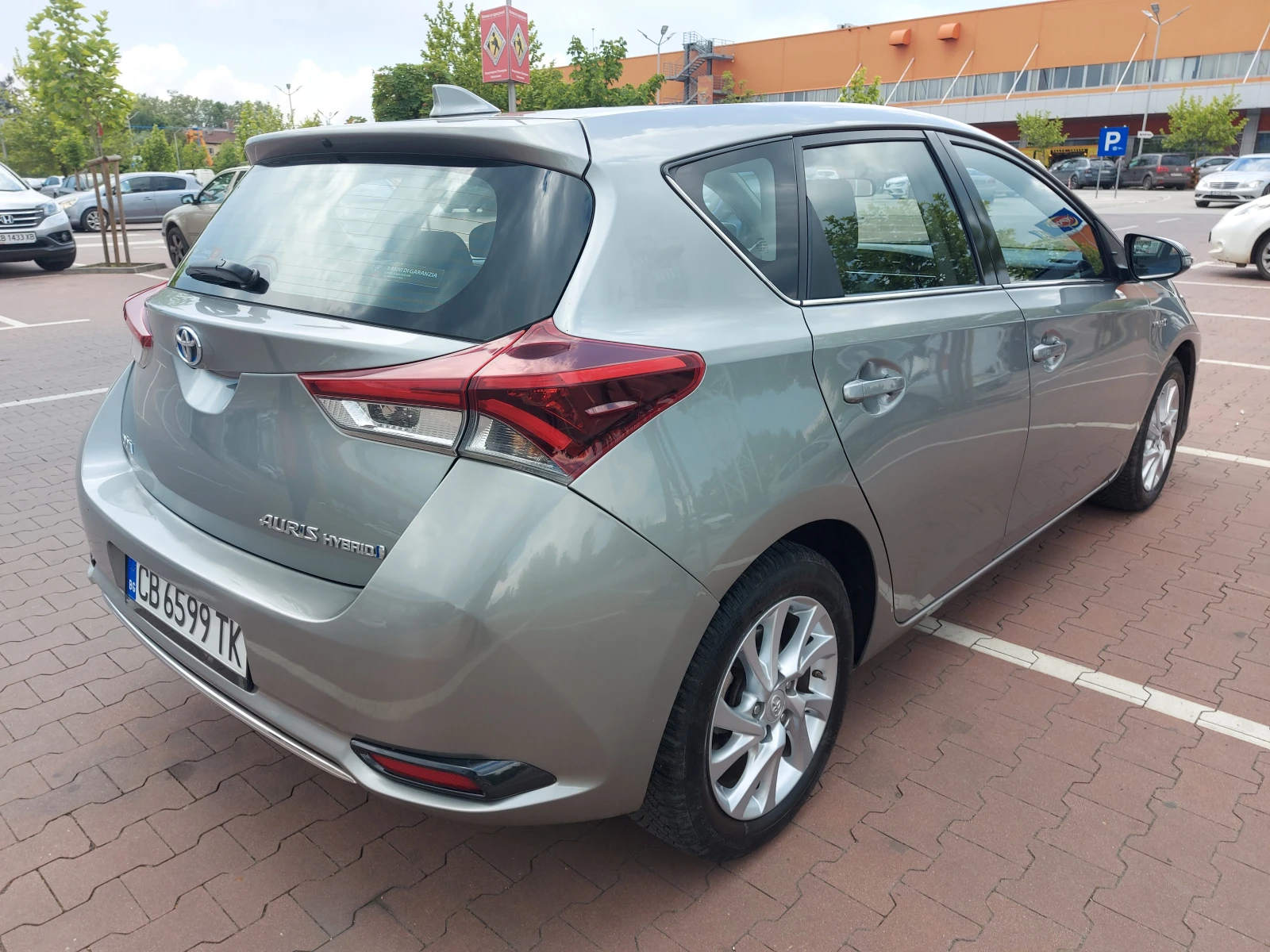 Toyota Auris 1.8i HIBRID Фейс - изображение 10