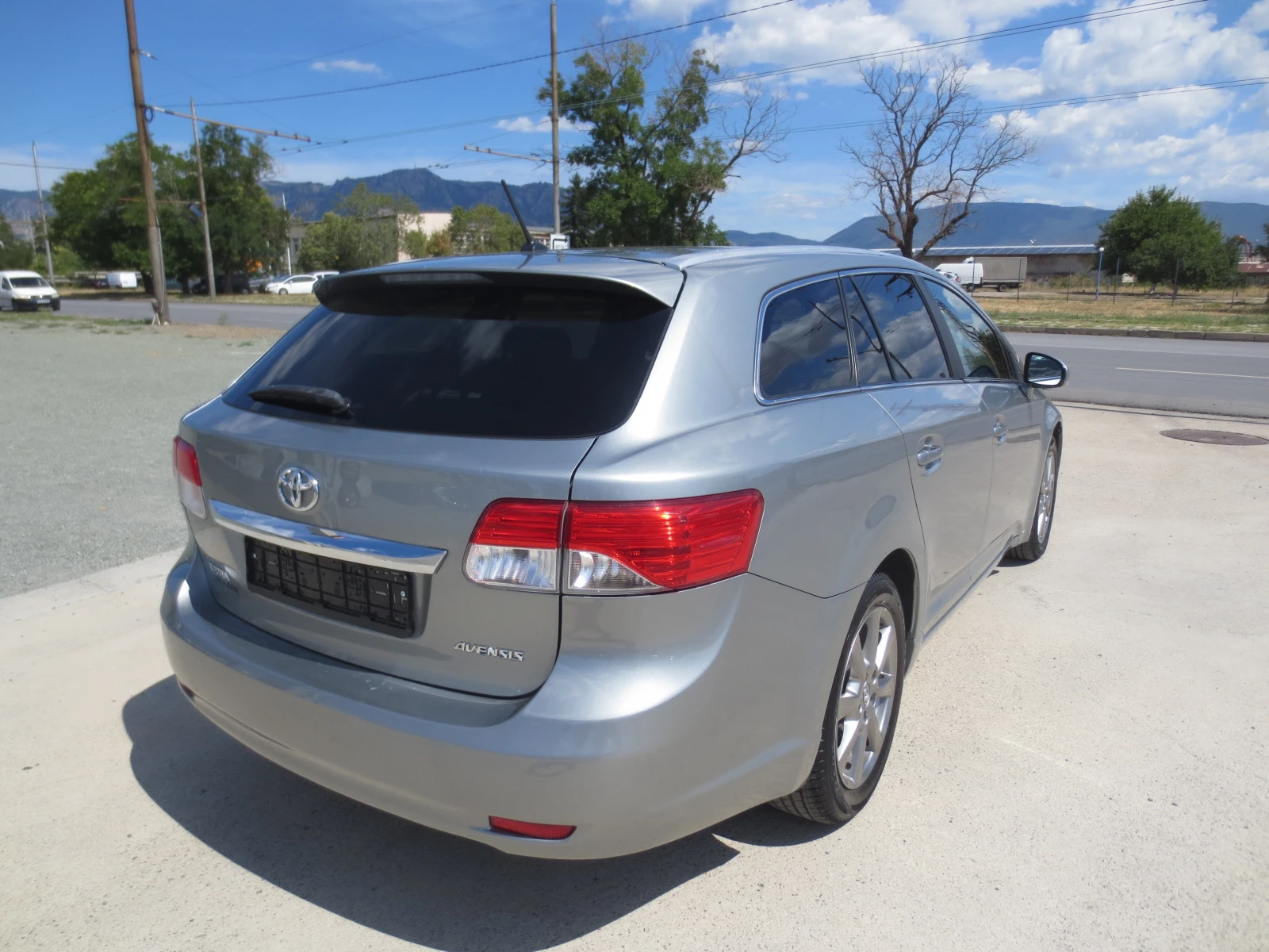 Toyota Avensis 2.0 D-4D  - изображение 5