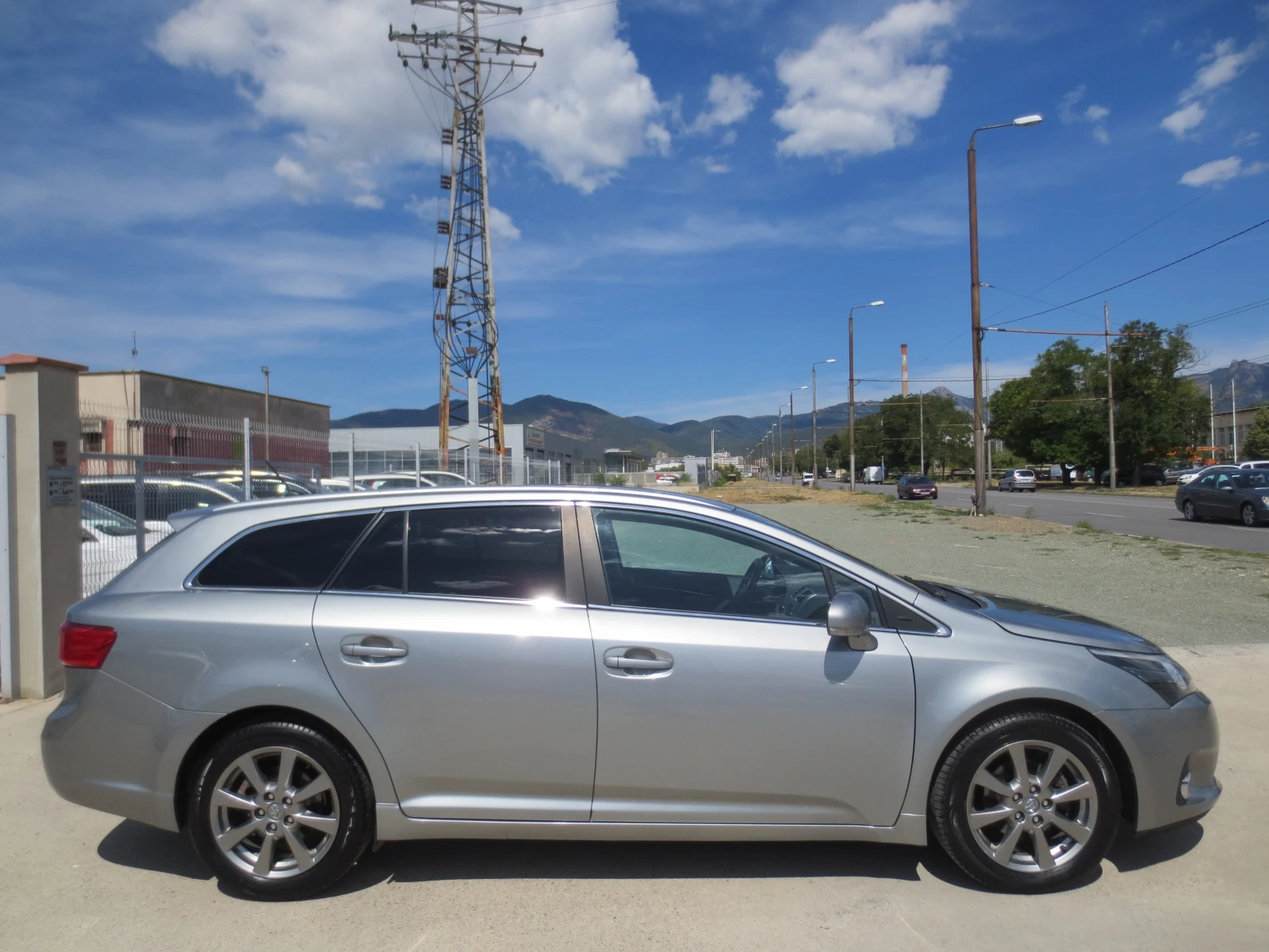 Toyota Avensis 2.0 D-4D  - изображение 4