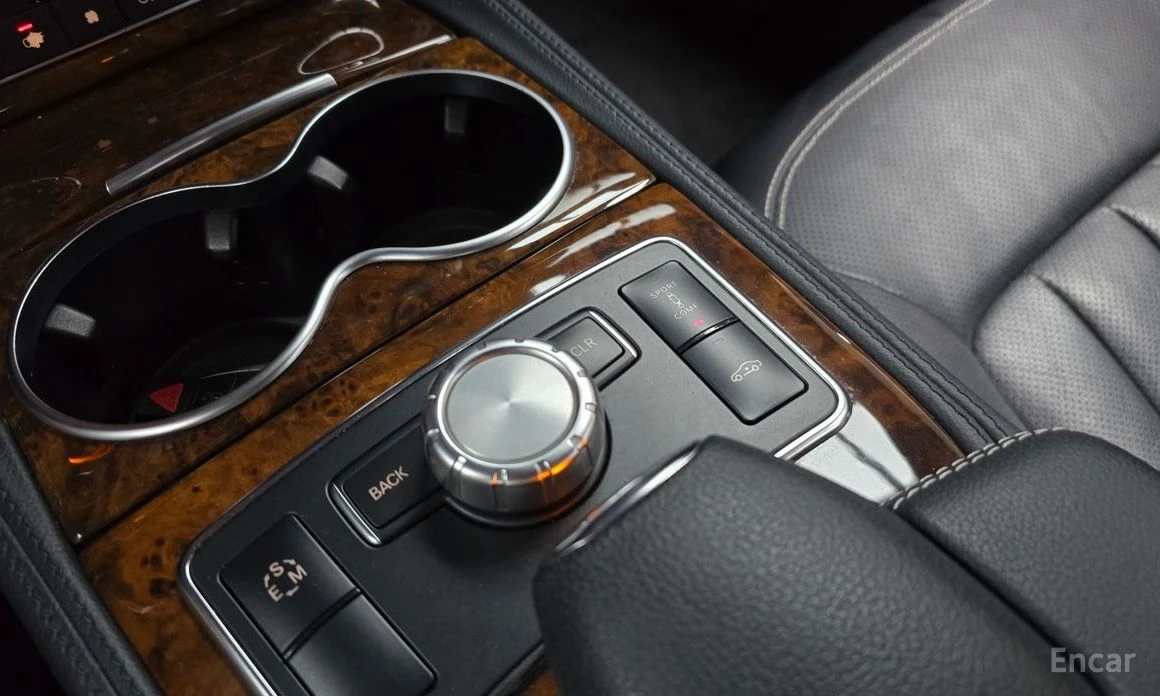 Mercedes-Benz CLS 550 AMG PACK* HARMAN KARDON* ГЕНЕРАЦИЯ* ОБДУХВАНЕ* , снимка 14 - Автомобили и джипове - 53973026