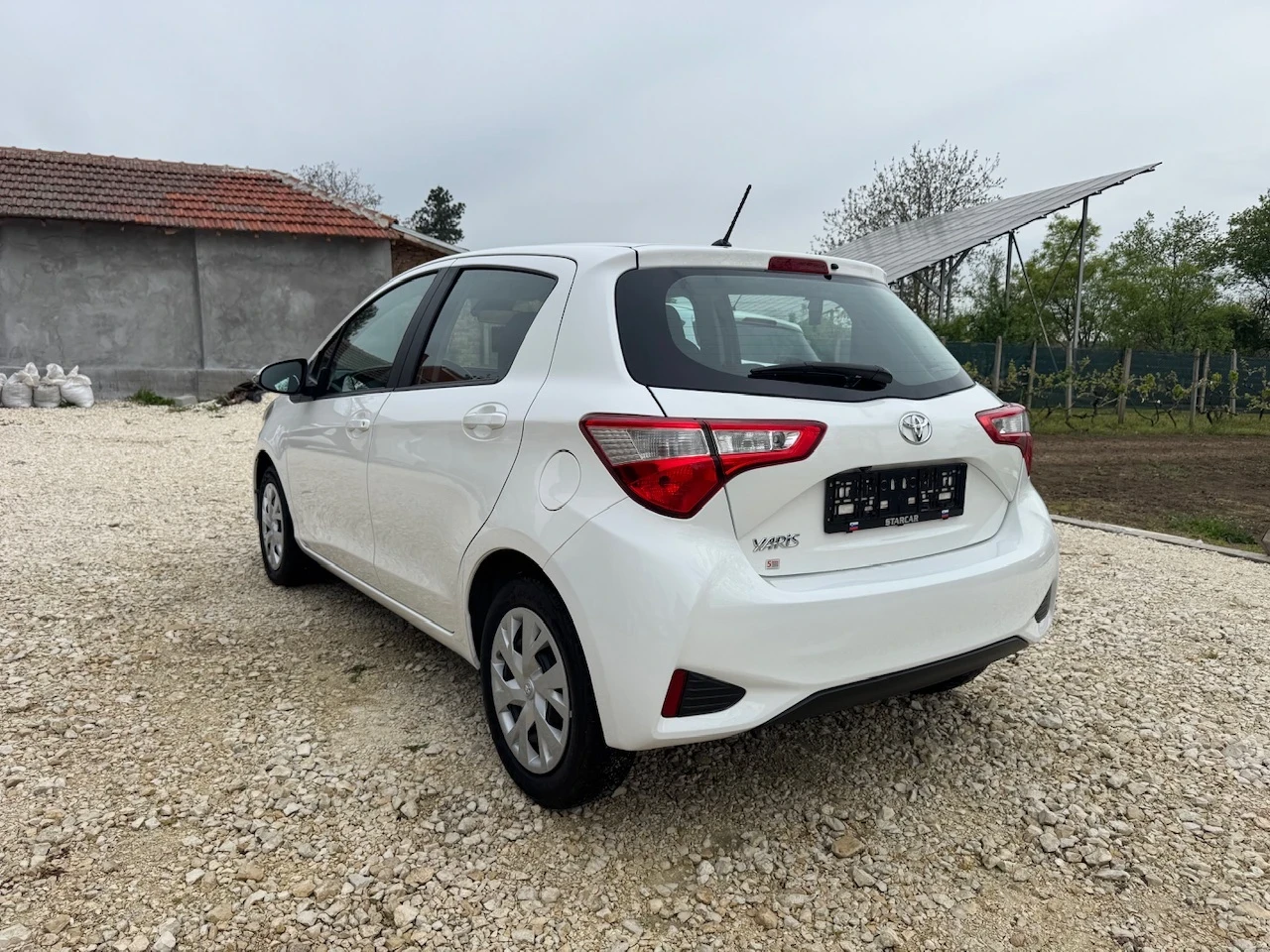 Toyota Yaris 1.5i Facelift/Multimedia, снимка 3 - Автомобили и джипове - 54356437