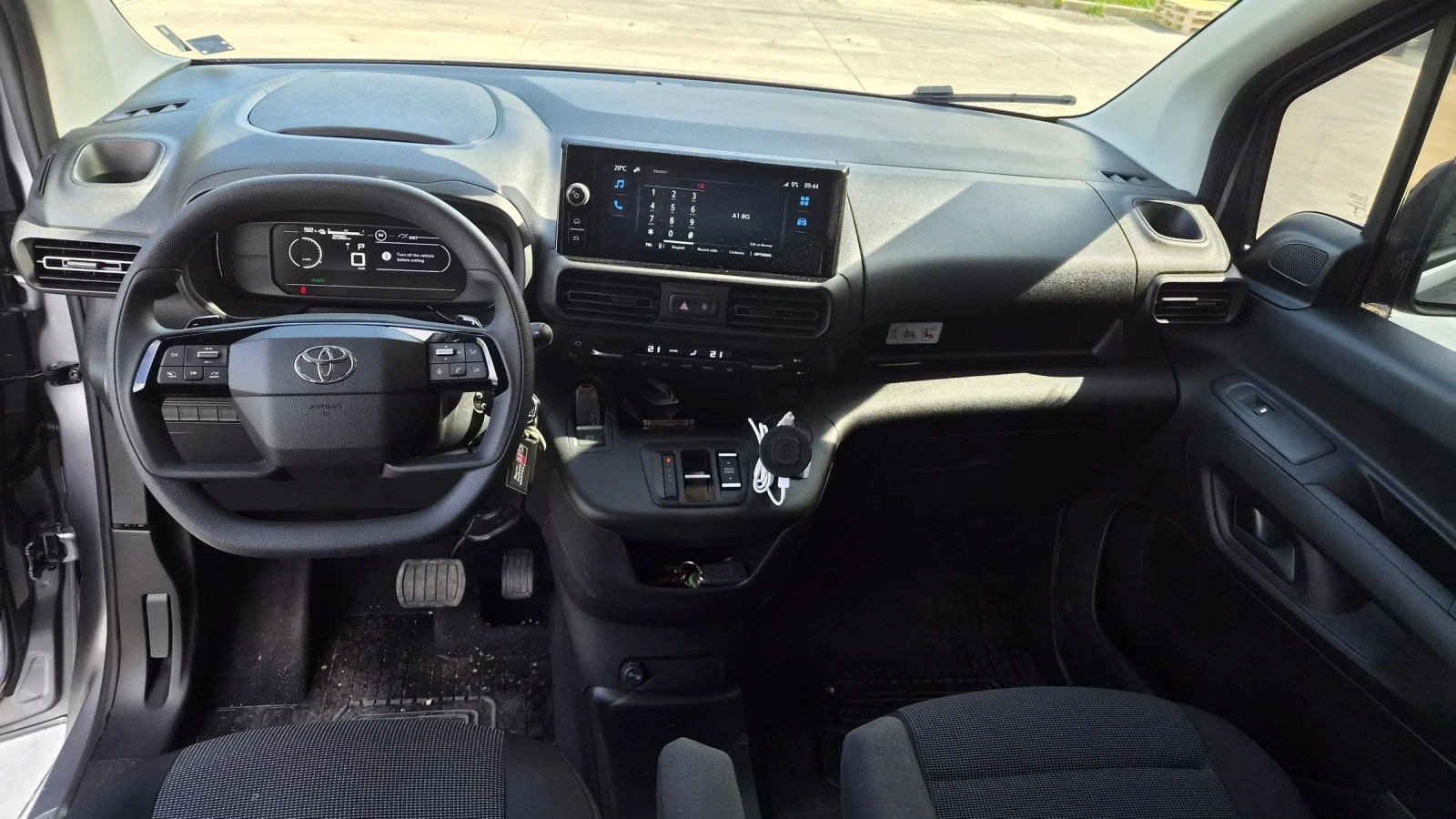 Toyota Proace City Чисто нова, снимка 8 - Автомобили и джипове - 54735309