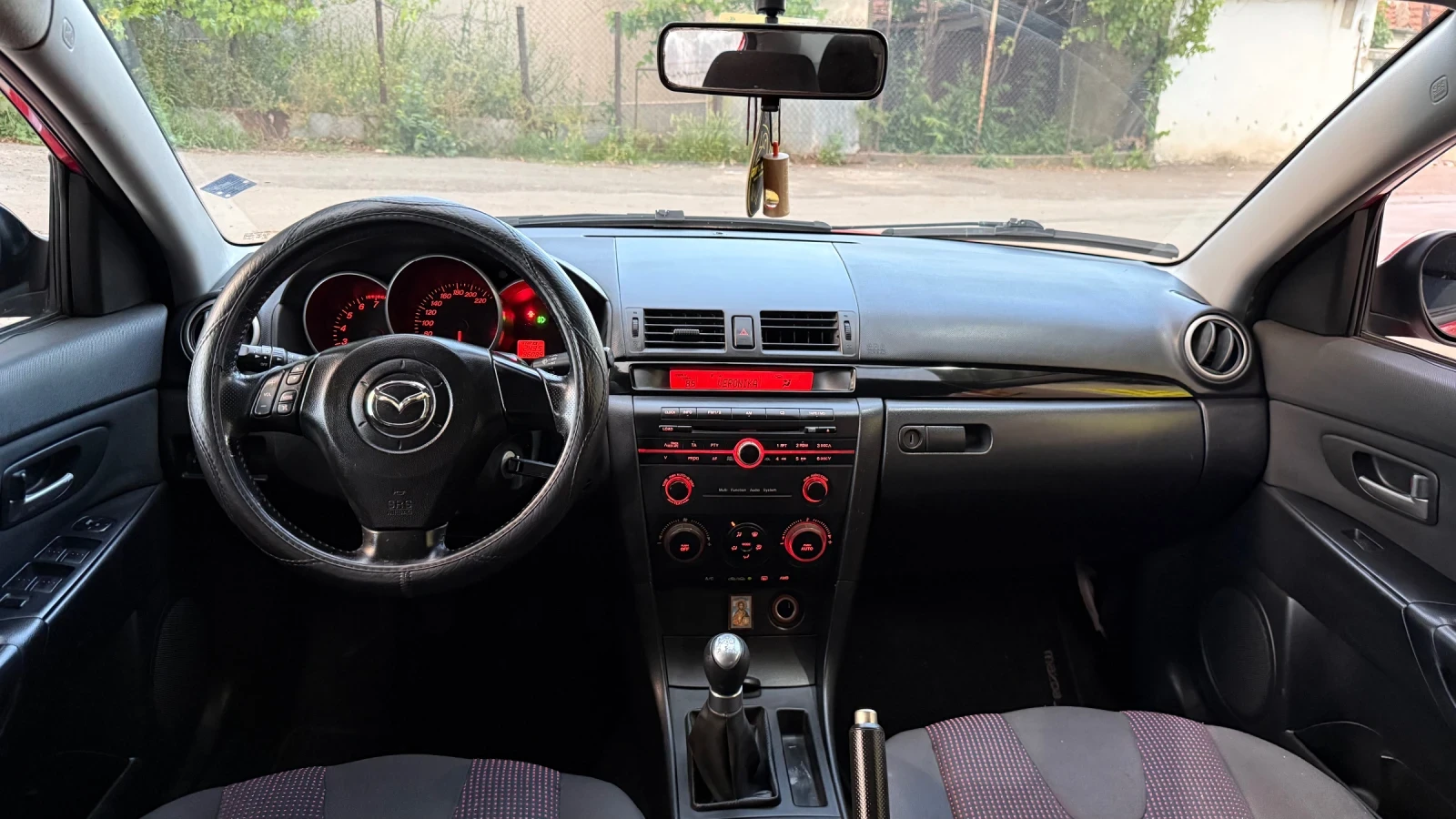 Mazda 3 1.6 105кс, снимка 8 - Автомобили и джипове - 54918674