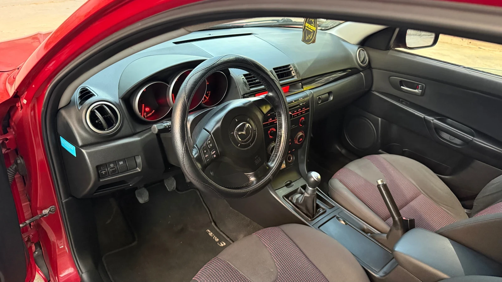 Mazda 3 1.6 105кс, снимка 9 - Автомобили и джипове - 54918674