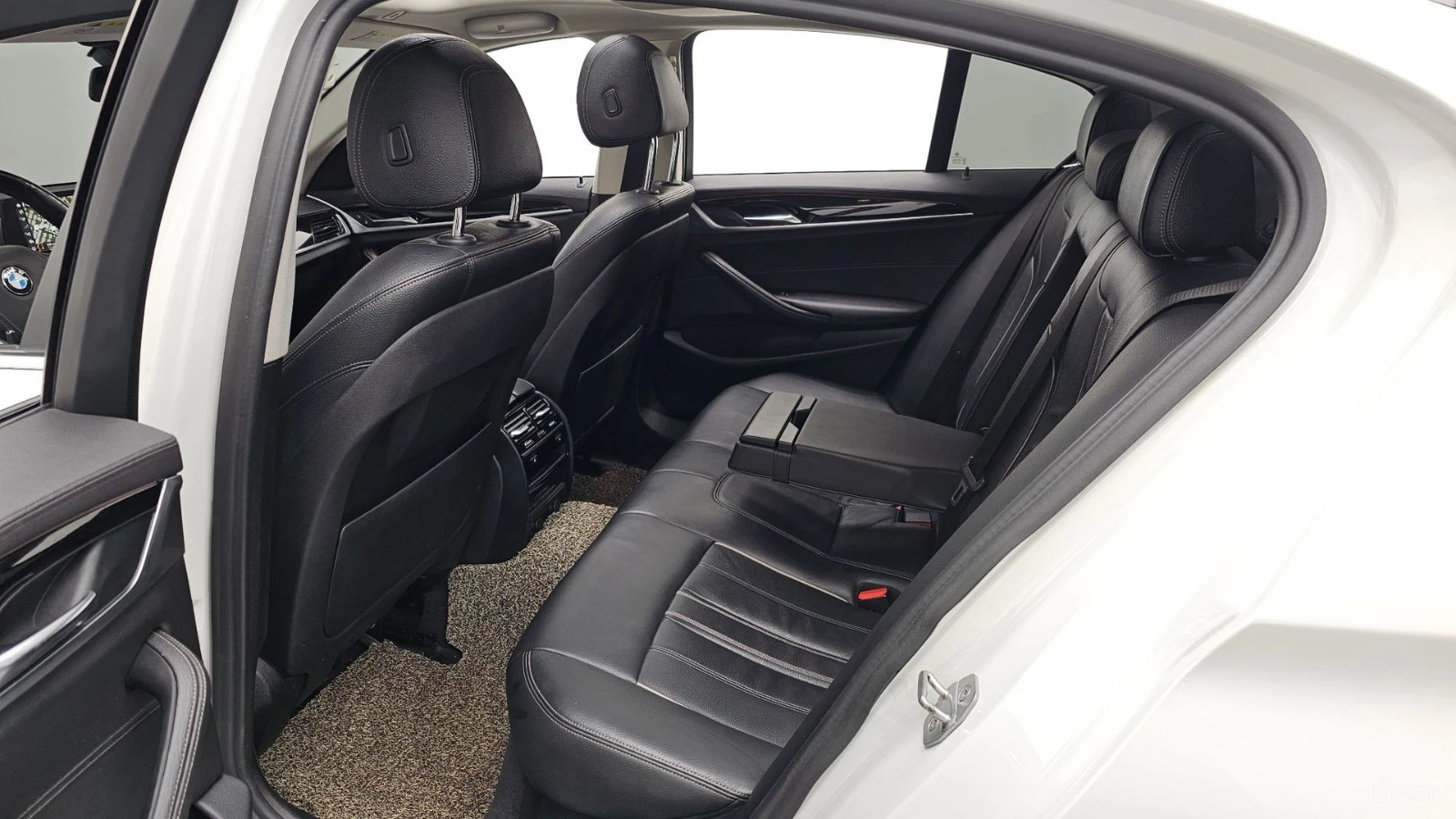 BMW 520 Luxury* КОЖА* НАВИ* ПАНО* КАМЕРА* HUD, снимка 10 - Автомобили и джипове - 55458710