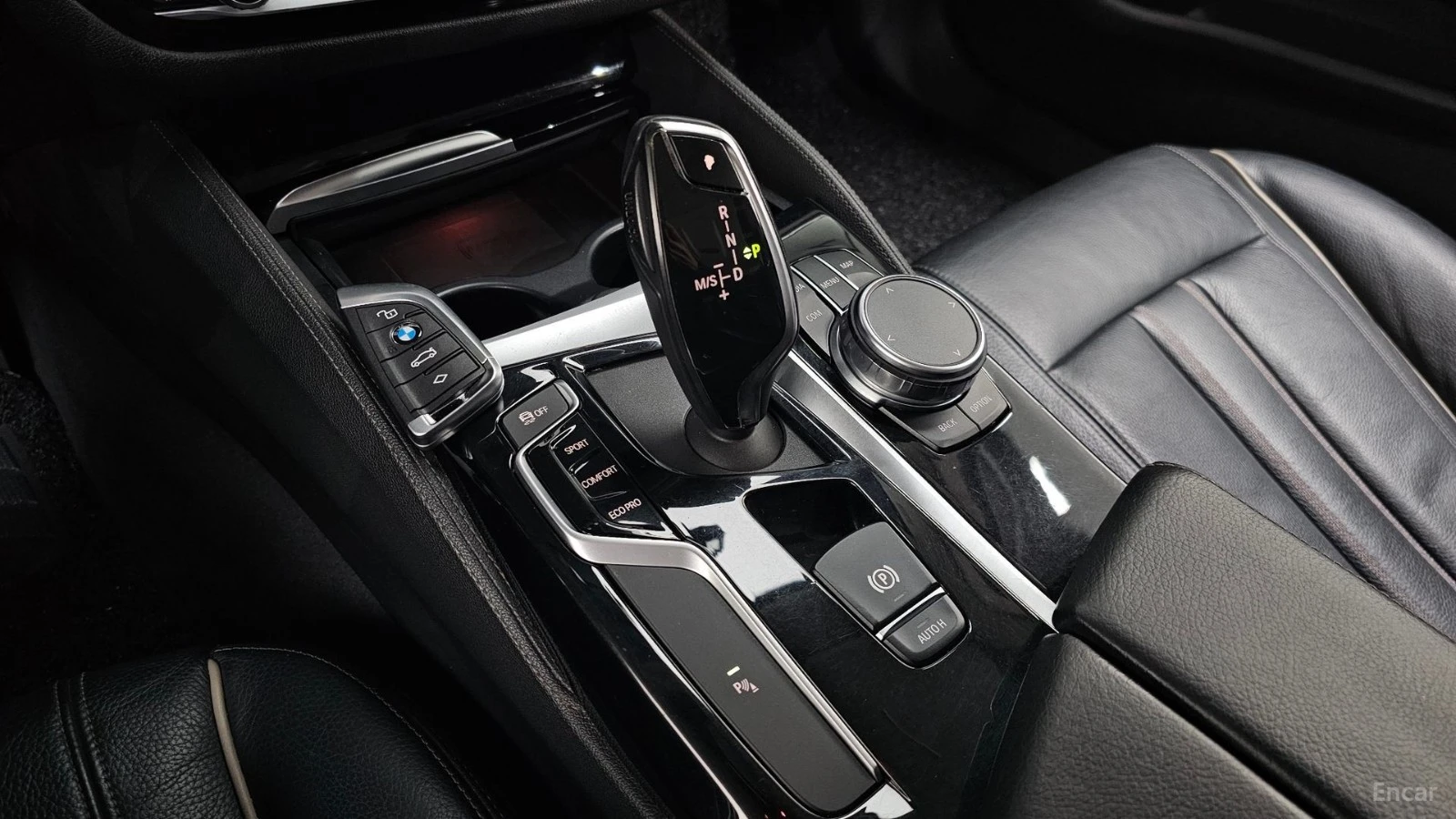 BMW 520 Luxury* КОЖА* НАВИ* ПАНО* КАМЕРА* HUD, снимка 7 - Автомобили и джипове - 55458710