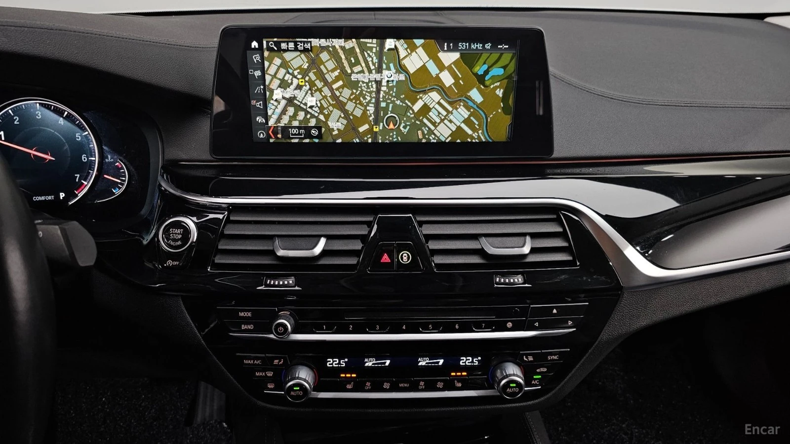 BMW 520 Luxury* КОЖА* НАВИ* ПАНО* КАМЕРА* HUD, снимка 11 - Автомобили и джипове - 55458710