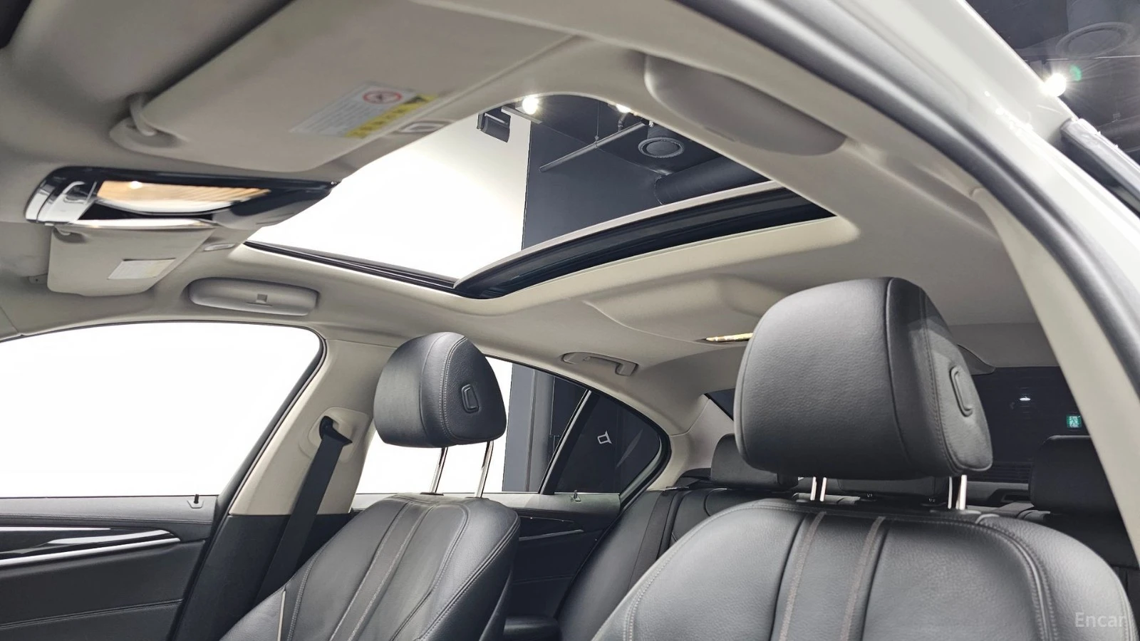 BMW 520 Luxury* КОЖА* НАВИ* ПАНО* КАМЕРА* HUD, снимка 17 - Автомобили и джипове - 55458710