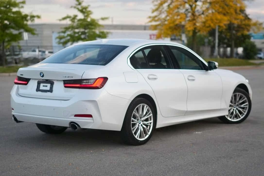 BMW 330 * 330i xDrive * АВТОКРЕДИТ БЕЗ ПЪРВОНАЧАЛНА ВНОСКА, снимка 4 - Автомобили и джипове - 55535715