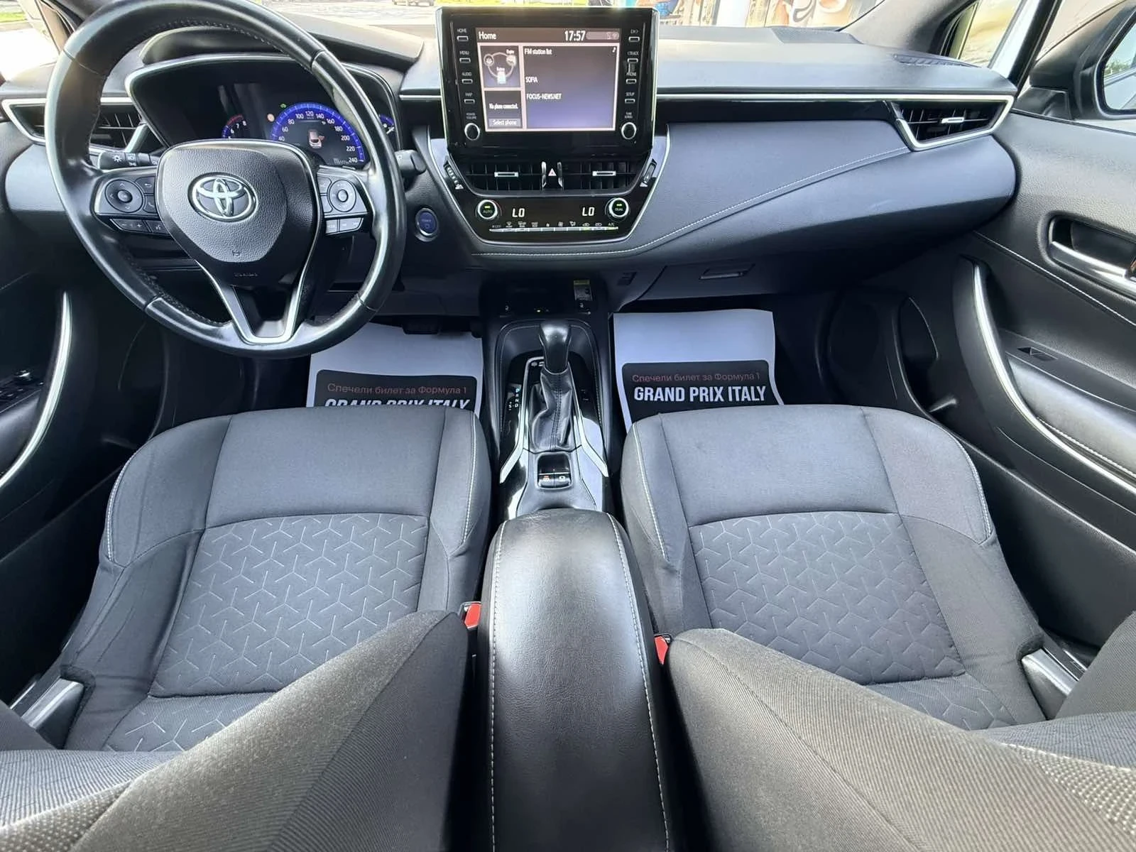 Toyota Corolla HYBRID 2.0 Bi Tone  ТОП /гаранция , снимка 9 - Автомобили и джипове - 55608604