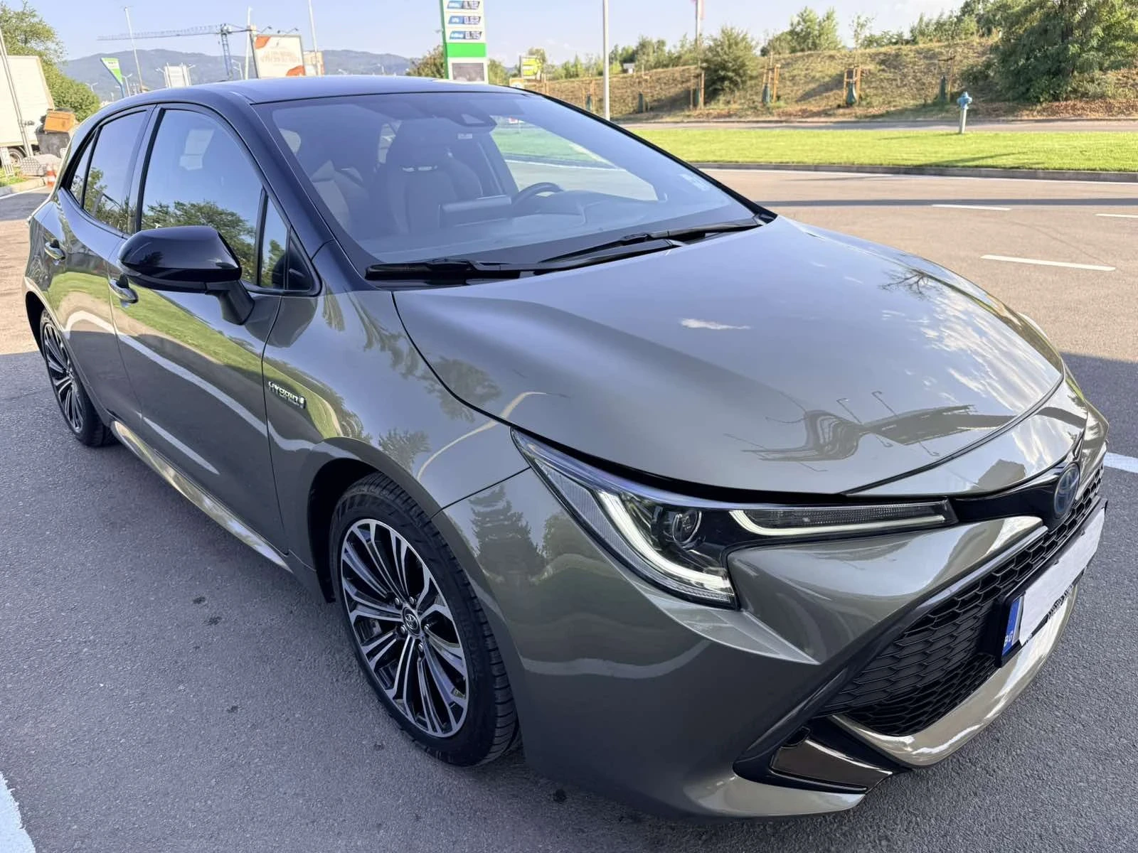 Toyota Corolla HYBRID 2.0 Bi Tone  ТОП /гаранция , снимка 2 - Автомобили и джипове - 55608604