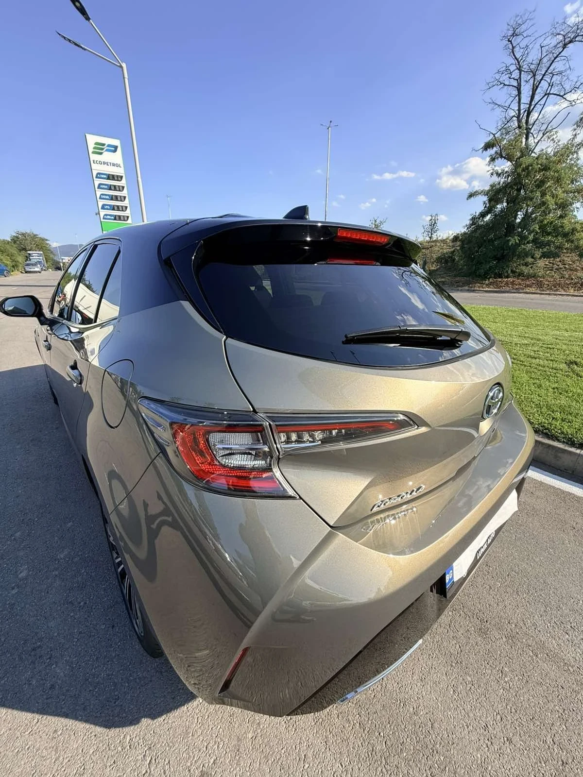Toyota Corolla HYBRID 2.0 Bi Tone  ТОП /гаранция , снимка 13 - Автомобили и джипове - 55608604