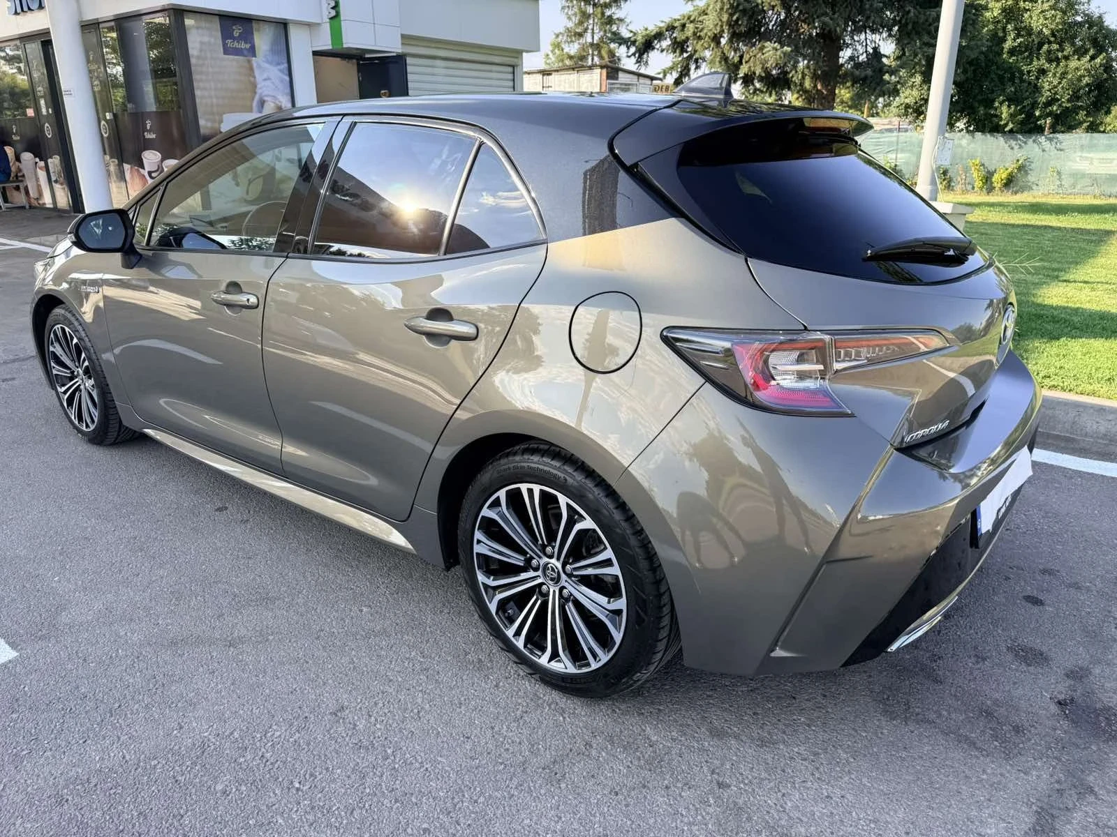 Toyota Corolla HYBRID 2.0 Bi Tone  ТОП /гаранция , снимка 3 - Автомобили и джипове - 55608604