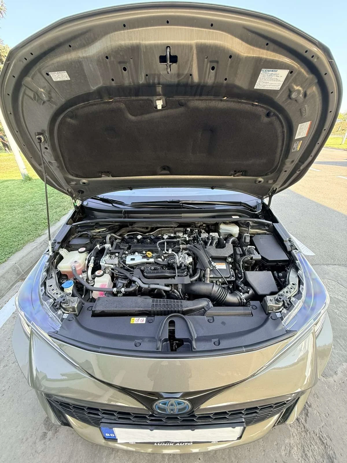 Toyota Corolla HYBRID 2.0 Bi Tone  ТОП /гаранция , снимка 17 - Автомобили и джипове - 55608604
