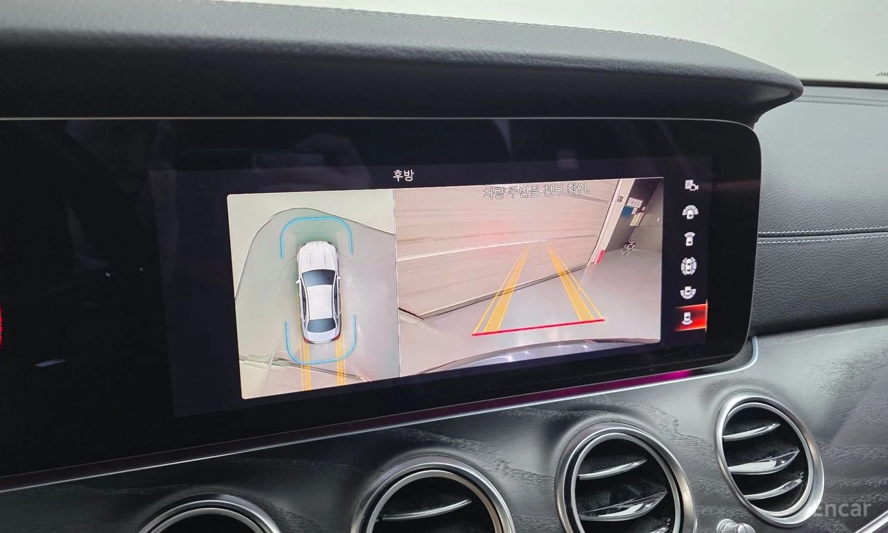 Mercedes-Benz E 220 4MATIC* AMG* LINE* ДИСТРОНИК* 360КАМЕРА* ХЕДЪП* , снимка 11 - Автомобили и джипове - 56140670