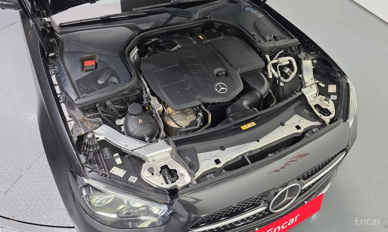 Mercedes-Benz E 220 4MATIC* AMG* LINE* ДИСТРОНИК* 360КАМЕРА* ХЕДЪП* , снимка 17 - Автомобили и джипове - 56140670