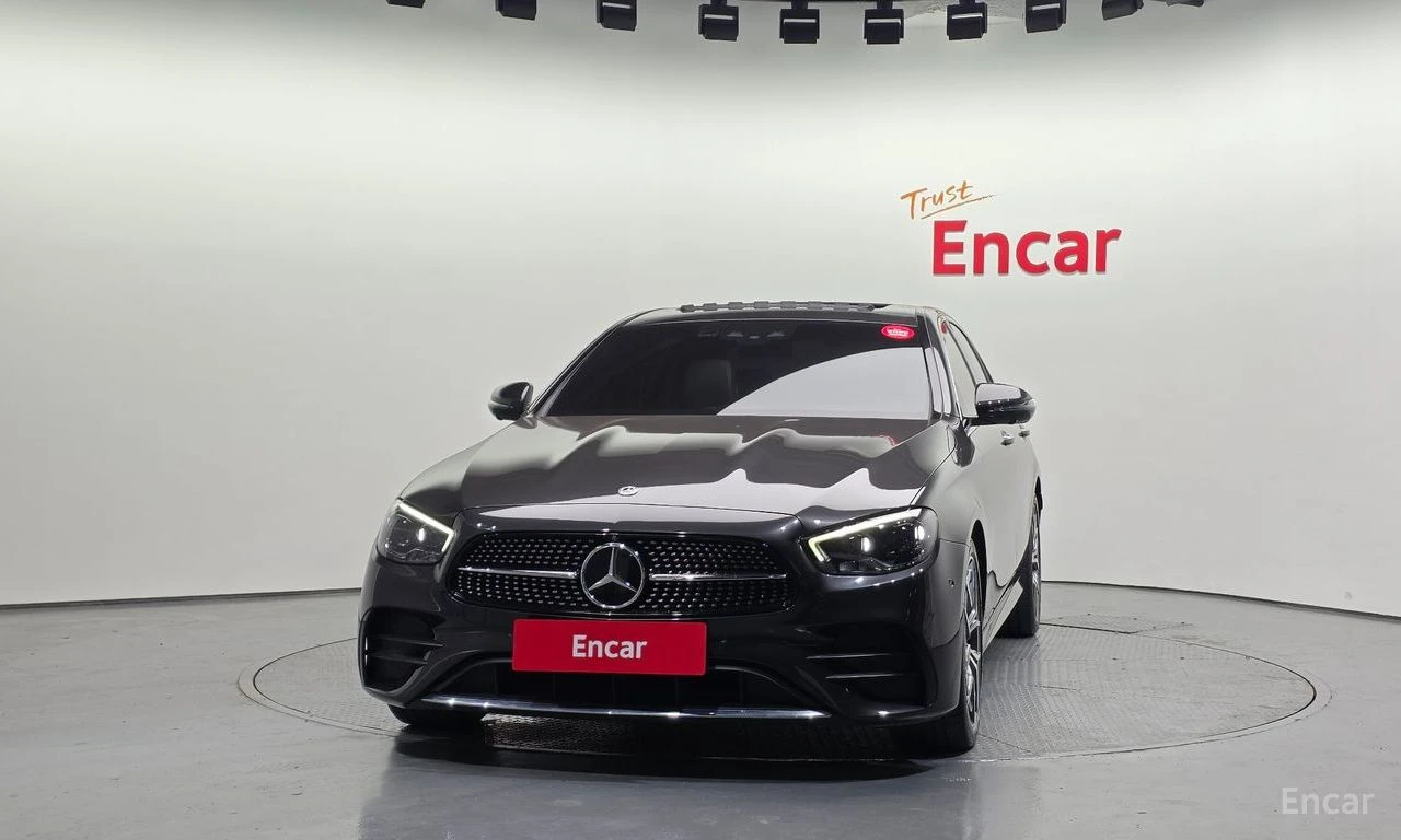 Mercedes-Benz E 220 4MATIC* AMG* LINE* ДИСТРОНИК* 360КАМЕРА* ХЕДЪП* , снимка 3 - Автомобили и джипове - 56140670