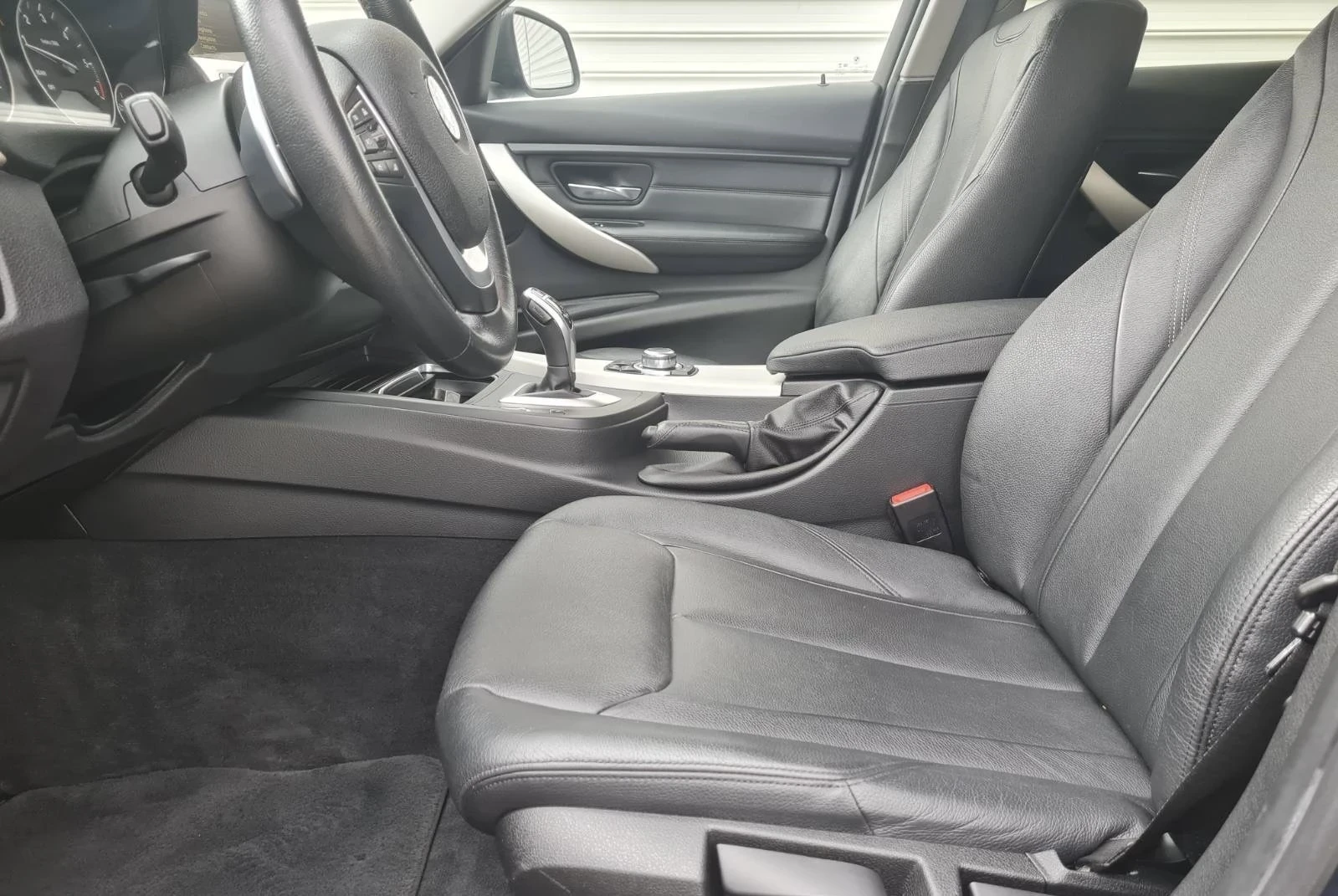 BMW 320 F31 X-Drive Facelift , снимка 9 - Автомобили и джипове - 56735724